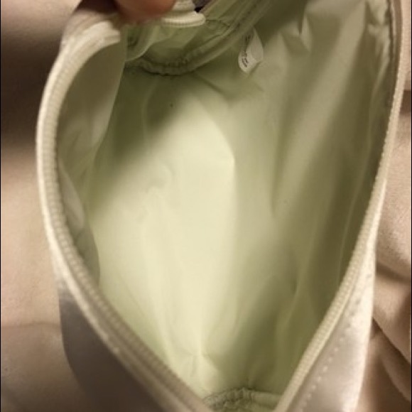 Chanel parfums nylon satin zippered bag ivory w/black RARE Vintage - Picture 4 of 6